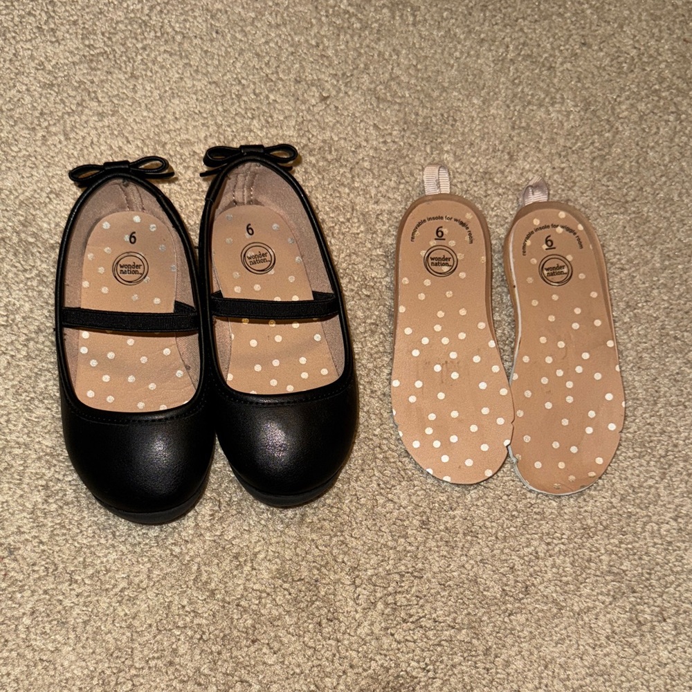 Wonder Nation Black Dress Shoes with Bows on Back - Size: 6
